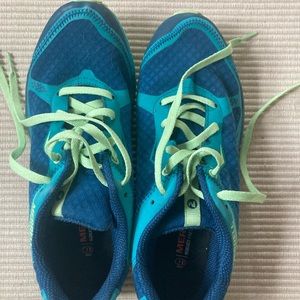 Merrell women’s running shoes with select grip new with tags size 7 m